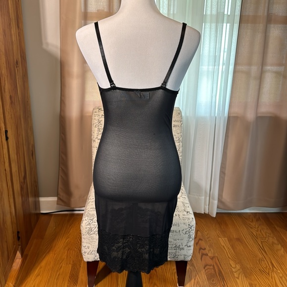Black ladies body form slip size Large - Picture 3 of 3